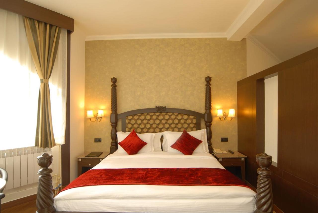 Hotel Arif Castle, Nainital Ngoại thất bức ảnh