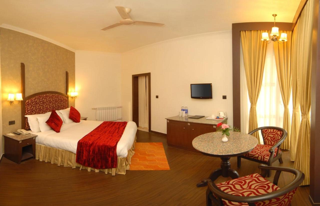 Hotel Arif Castle, Nainital Ngoại thất bức ảnh